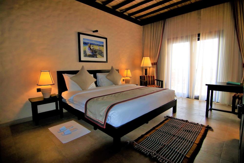 Atana Musandam 4*
